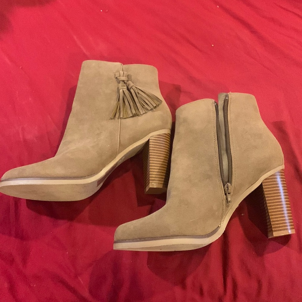 Never worn tan boots